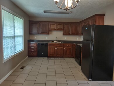 217 W Moore St, Manchester, TN 37355 - photo 2