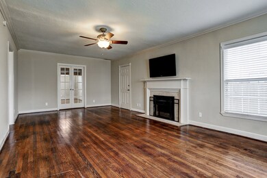 3211 Parkwood Dr, Houston, TX 77021 - photo 3