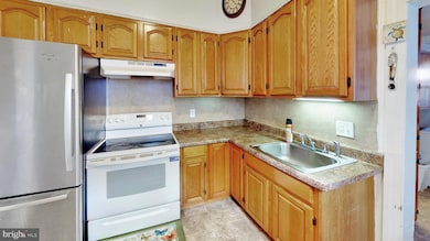 1402 N 10th St, Reading, PA 19604 - photo 5