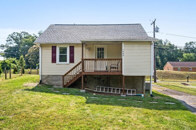 1443 N Delphine Ave, Waynesboro, VA 22980 - photo 3