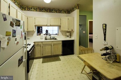 9127 Groffs Mill Dr unit 9127, Owings Mills, MD 21117 - photo 7