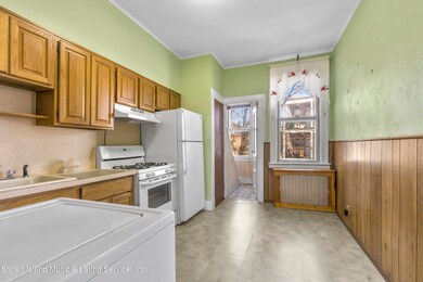 9135 48th Ave, Elmhurst, NY 11373 - photo 7