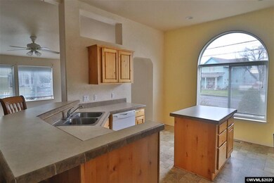 323 SE Sheridan Rd, Sheridan, OR 97378 - photo 2