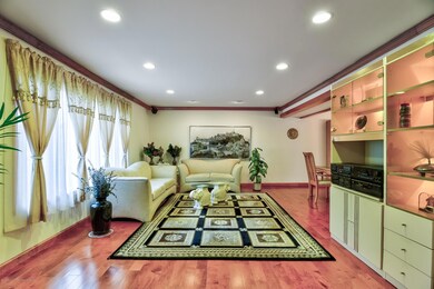 005_Living Room