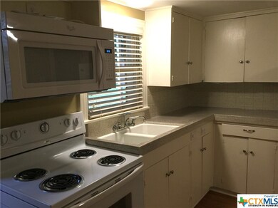 110 N Endicott St unit A, San Marcos, TX 78666 - photo 6