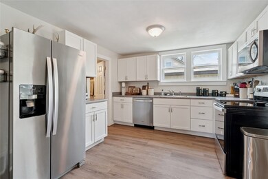 132 Green St, Center Point, IA 52213 - photo 6