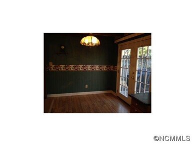 49 Lynwood Cir, Asheville, NC 28806 - photo 6