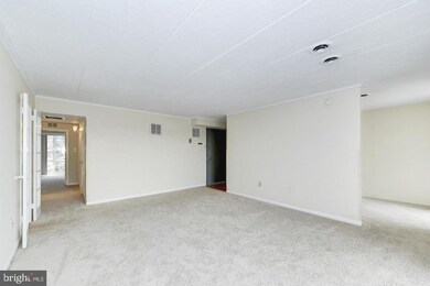 2624 Fort Farnsworth Rd unit 212, Alexandria, VA 22303 - photo 2
