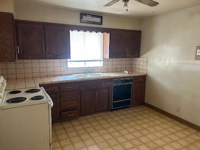 2901 Blue View St, Redding, CA 96002 - photo 4