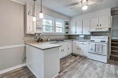 1047 Robbins St, Asheboro, NC 27203 - photo 5