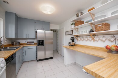 Bright and spacious farmhouse kitchen - storage, S