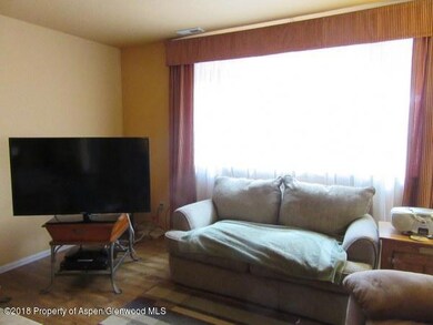 7 Living Room_600x450