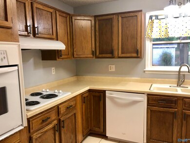 337 Chateau Dr SW, Huntsville, AL 35801 - photo 7