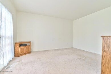 19 Chad Ln Howell NJ 07731 USA-large-011