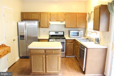 7233 Parsons Ct, Alexandria, VA 22306 - photo 2