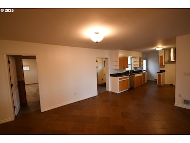 2534 W 10th St, the Dalles, OR 97058 - photo 7