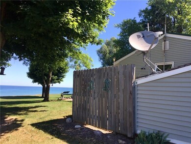 Gorgeous park-like yard! Privacy fence, satellite 
