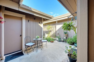 8539 Circle r Valley Ln, Escondido, CA 92026 - photo 4