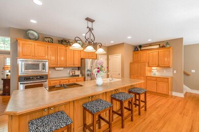 6906 Roundtree St, Shawnee, KS 66226 - photo 6