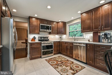 7721 Middle Valley Dr, Springfield, VA 22153 - photo 5