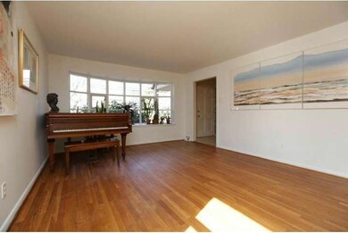 2032 Wisteria Ln, Lafayette Hill, PA 19444 - photo 2