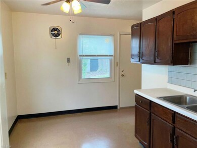 2921 Riverview Ln, Lorain, OH 44055 - photo 7