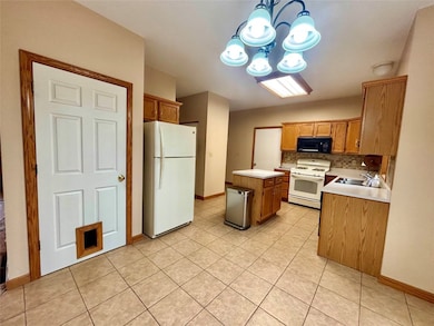 2850 Alexandra Dr, Erie, PA 16506 - photo 4