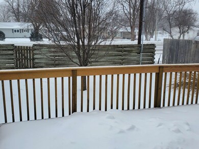 2207 Sunnyside Cir, Cedar Falls, IA 50613 - photo 2