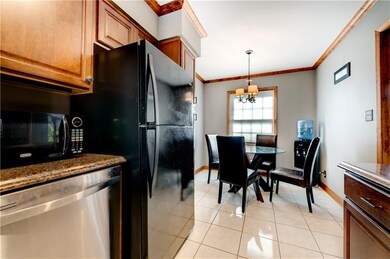 Large kitchen with EIK.