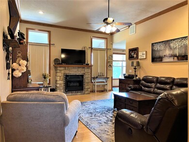 1404 S Appomattox Ave, Republic, MO 65738 - photo 4