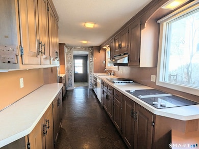 123 Grove St, West Hartford, CT 06110 - photo 4