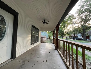 213 W Willingham St, Cleburne, TX 76033 - photo 2