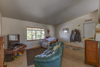 004_Living Room