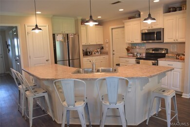 Spacious breakfast  bar