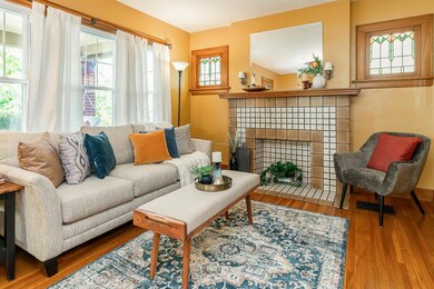 Northwest living room fireplace and wind