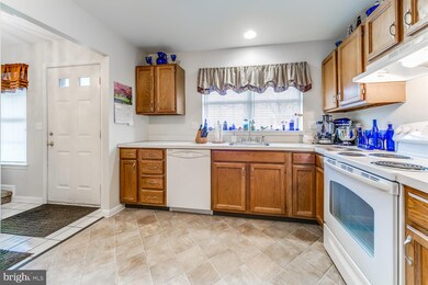 624 Barrington Ct, Palmyra, PA 17078 - photo 4