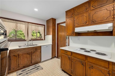 5685 Glen Errol Rd NW, Sandy Springs, GA 30327 - photo 6