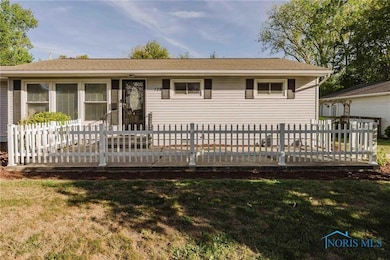 139 S Lind St, Deshler, OH 43516 - photo 7