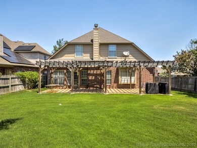 Great back yard space for entertaining! 
