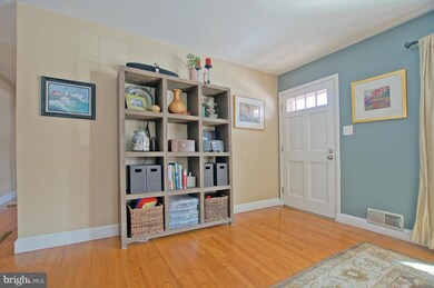 405 Yeonas Dr SW, Vienna, VA 22180 - photo 2