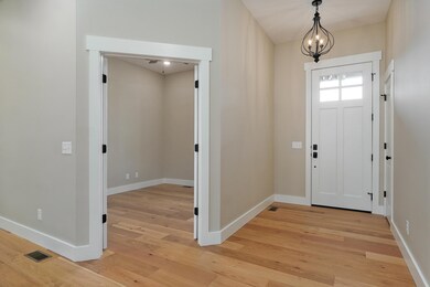 201 N Glengary Dr-6