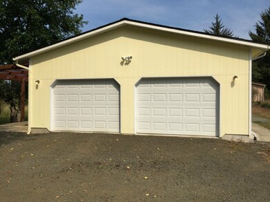 535 Connelly St, Raymond, WA 98577 - photo 2