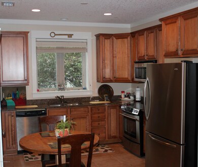 Kitchen Photo 2