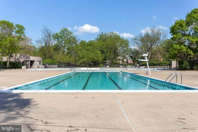 6724 W Wakefield Dr unit A2, Alexandria, VA 22307 - photo 3