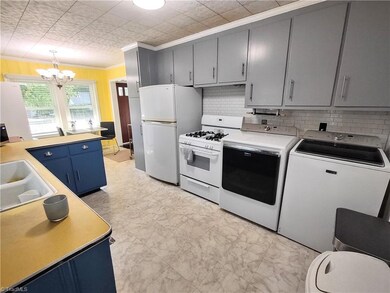 Kitchen with tile back splash with Washer & Dryer that can remain