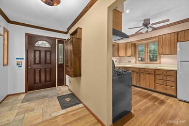 272 Melody Ln, Carpentersville, IL 60110 - photo 4