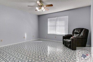 327 Garrett Dr, Texarkana, TX 75501 - photo 2