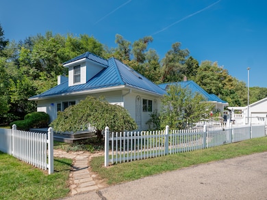 55622 Red Arrow Hwy-101