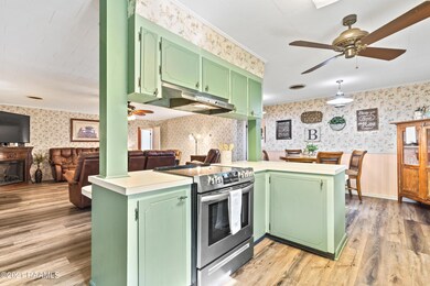 1411 Elm St-5