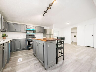 2362 Whispering Brook Ln, Grove City, OH 43123 - photo 5